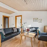 Stunning In With 3 Bedrooms And Wifi *